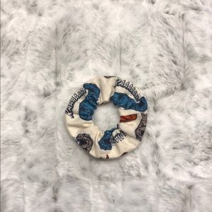 Off White T-Rex Dinosaur Hair Scrunchie Brand New‎